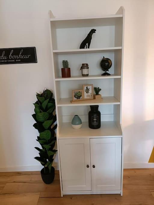 Le Yellow Corner - Place Ney Apartment