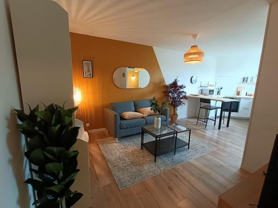 Le Yellow Corner - Place Ney *